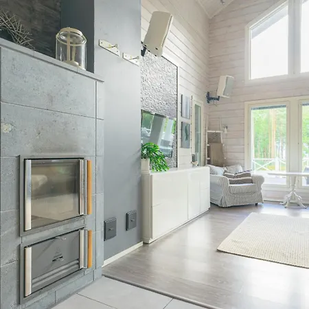 Hideout Swan * Saraisniemi