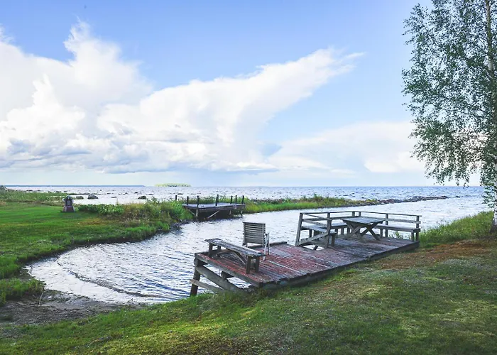 Hideout Swan Saraisniemi